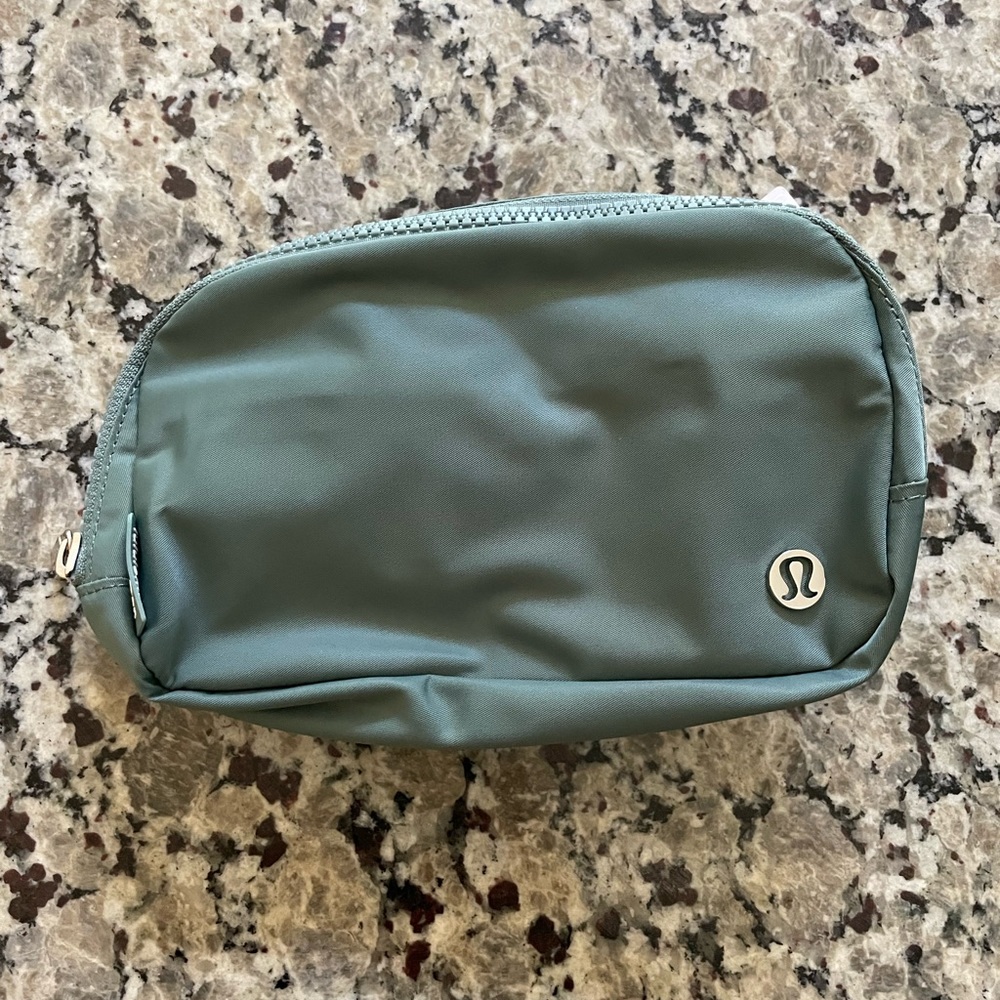 NWT lululemon everywhere belt bag